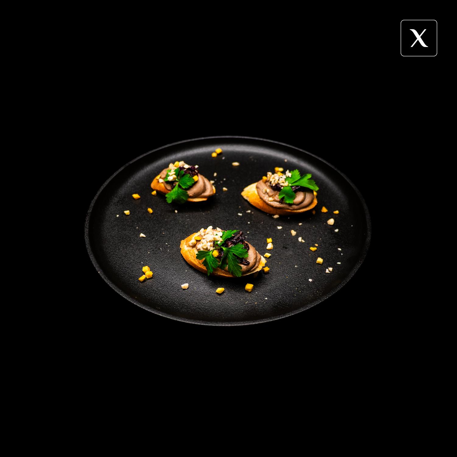 Брускетты с паштетом