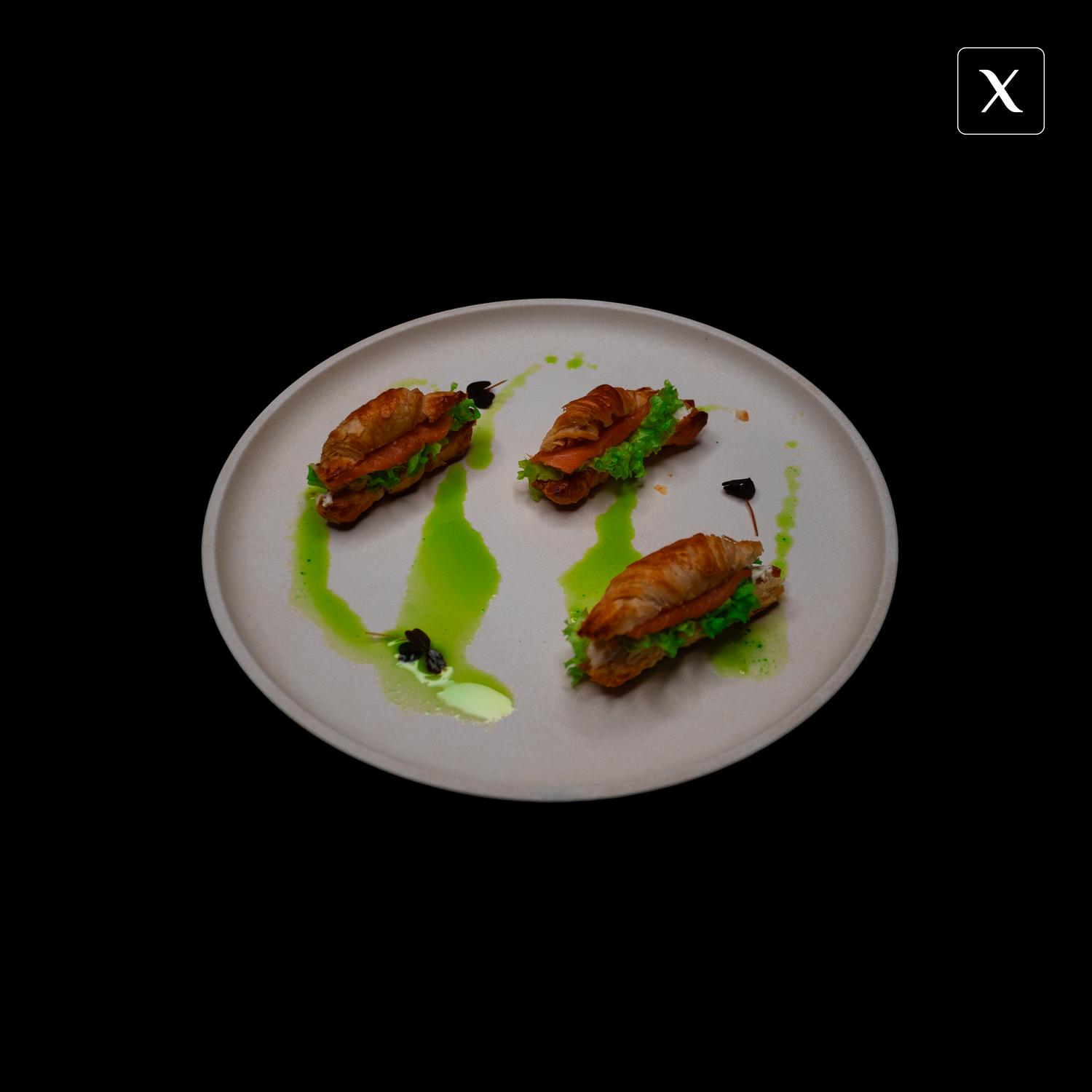 Мини круассаны с лососем