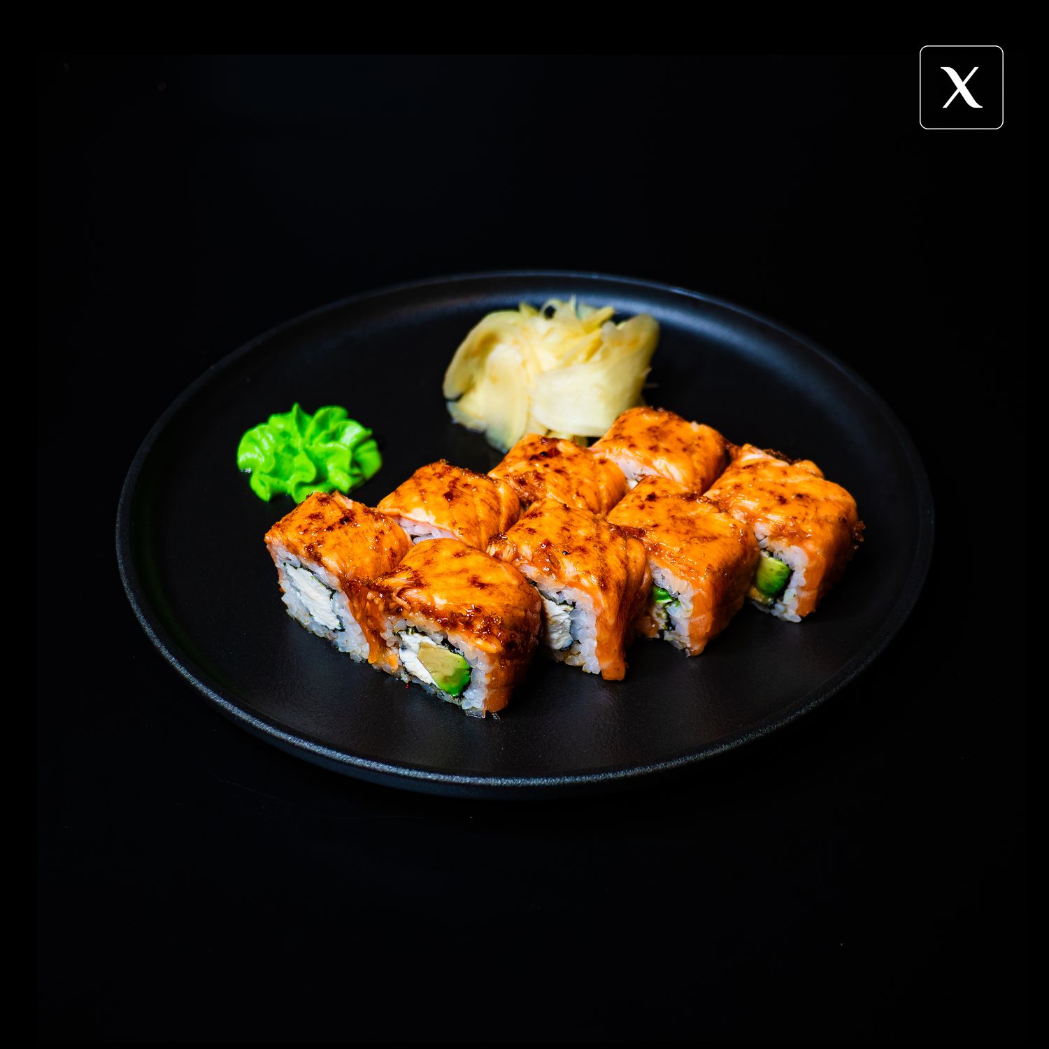 Ролл с карамелизированным лососем
